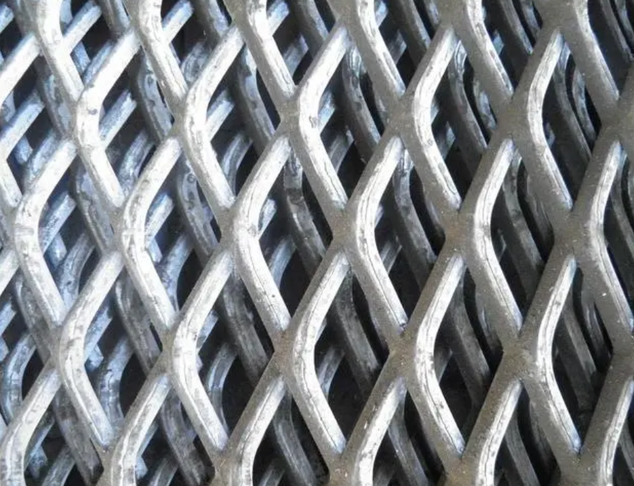 15x30毫米铁板网|20x40毫米圈地铁板网|25x50毫米菱形铁板网